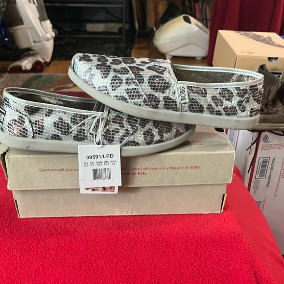 Bobs by Skechers Leopard Print Flats - Picture 4 of 9